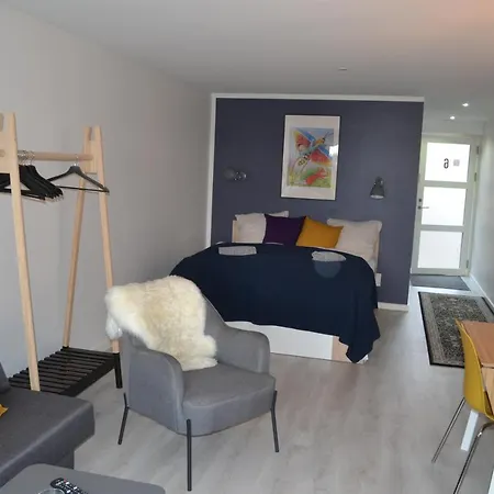 Ad Apartment *