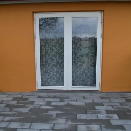 Ad Apartment *