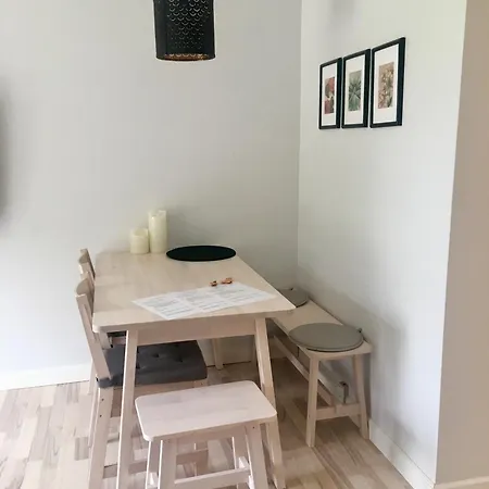 Ad Apartment
